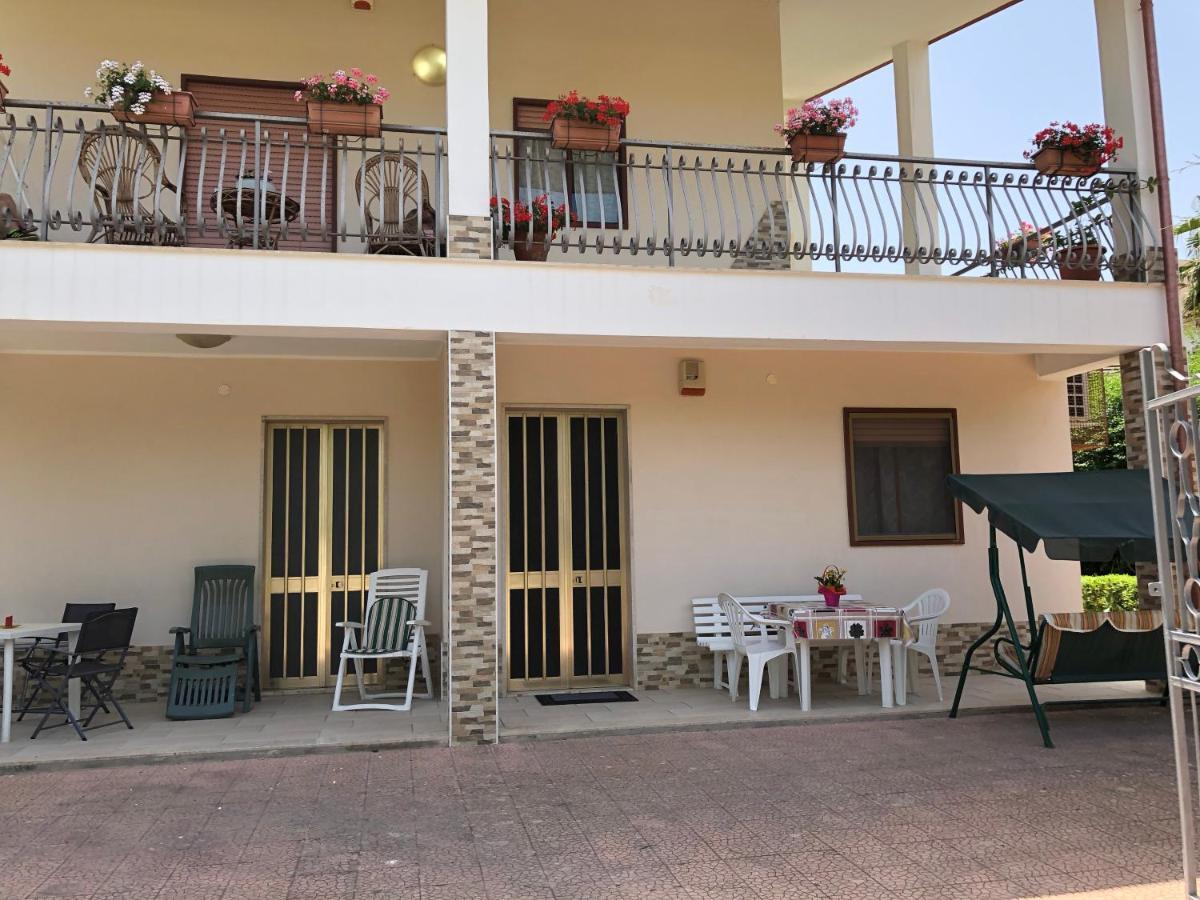 La Maison De Daniele Et Maria Apartment Fontane Bianche Bagian luar foto